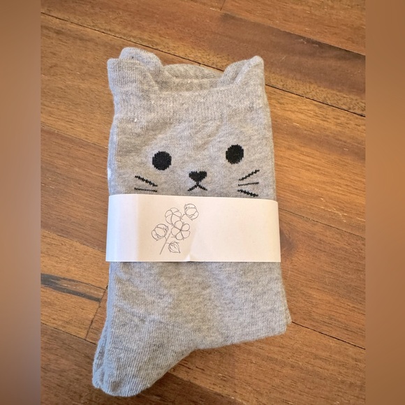 Accessories - NWT gray kitty socks